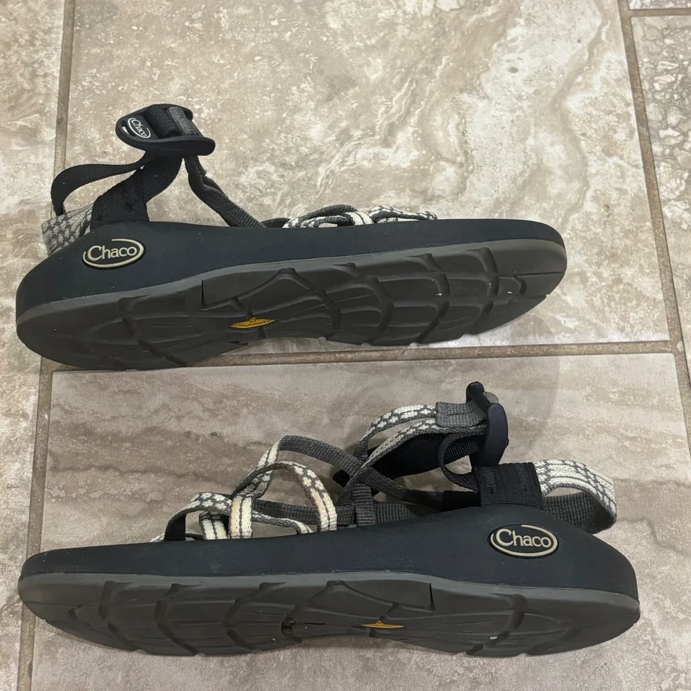 Chaco Z Cloud 2 Womens 6 Black White Strappy Athletic Toe Loop Sandals Vibram